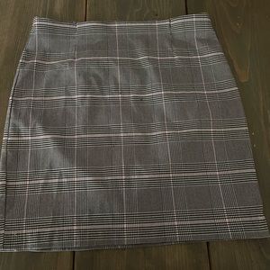 Dynamite ELLE mini plaid skirt, size large. Brand new with tags